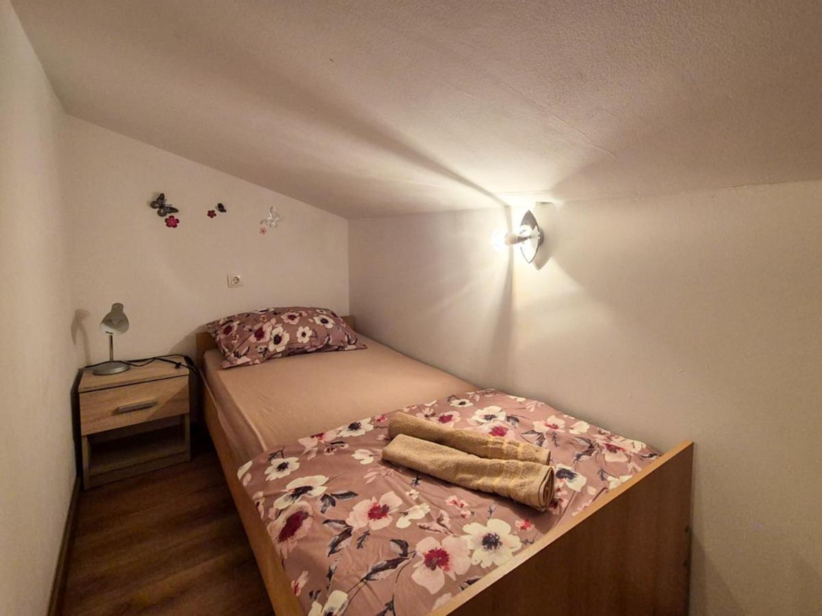 Apartman Meghan Pula Ngoại thất bức ảnh
